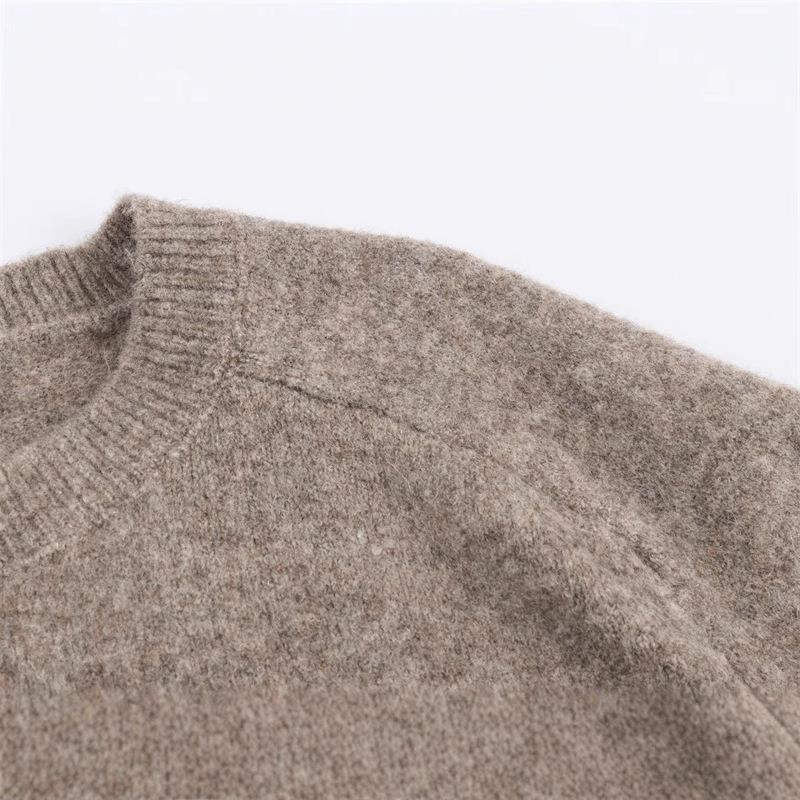 Ladies comfortable knit pullover with button closure and raglan sleeves Lune London