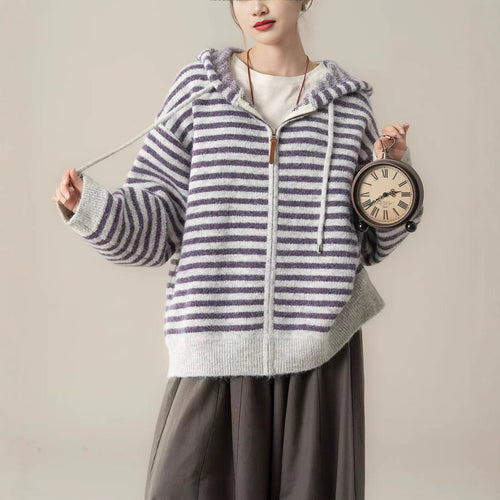 Hoodie de loisirs à rayures pour femmes avec poche kangourou et fermeture éclair intégrale Chic & Stil