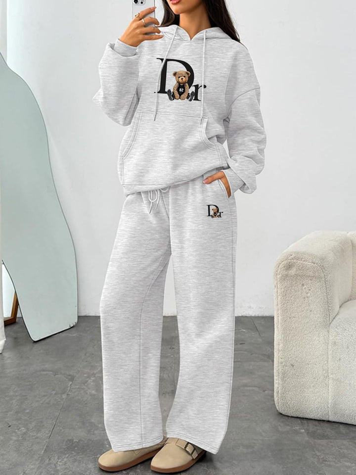 Women's casual hoodie suit with a charming bear motif and comfortable fit Chic & Stil