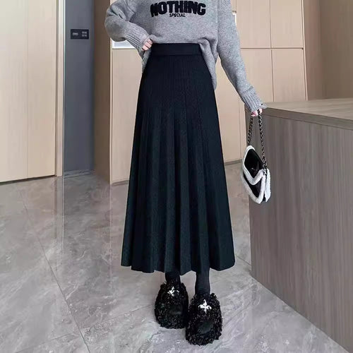 Elegant pleated maxi skirt for women with high waist and fine texture Amarae