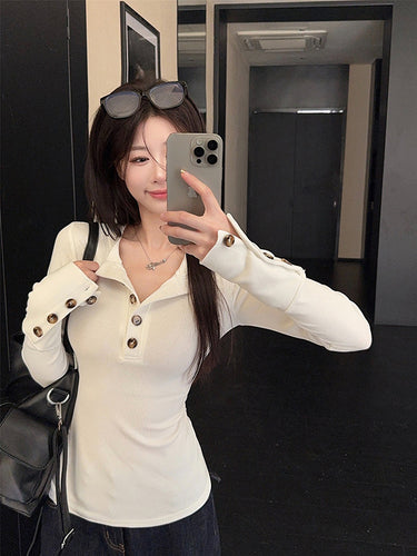 Women's Long Sleeve Shirt with Fashionable Button Details Chic & Stil