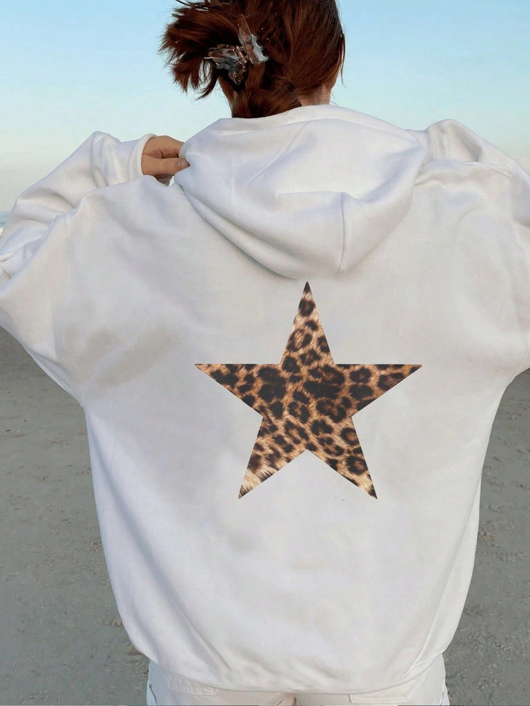 Women’s Hoodie with Eye-Catching Leopard Star Design Chic & Stil