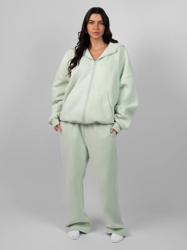 Oversized hoodie for women with a comfortable fit and deep pockets Lune London