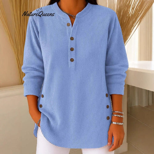 Chemise à manches longues pour femmes avec patte de boutonnage et détails modernes de boutons sur les côtés Chic & Stil