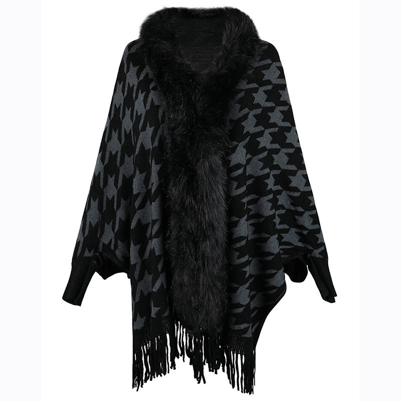 Ladies elegant poncho with exclusive fur trim and modern star pattern Lune London