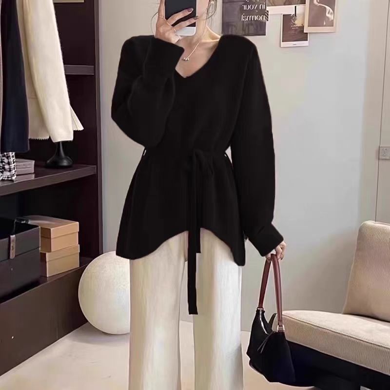 Cardigan féminin avec un élégant col en V et une ceinture à la taille Chic & Stil