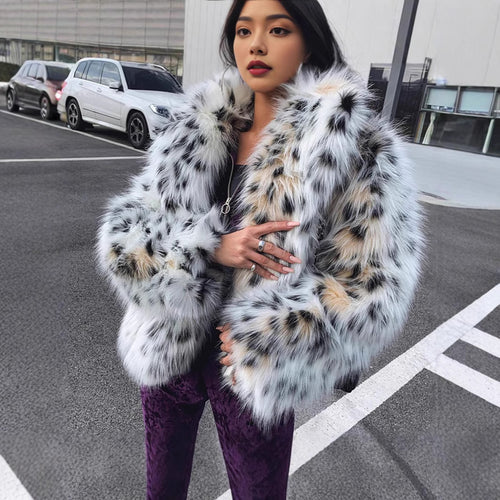 Women Magnificent short fur coat with leopard pattern Amarae