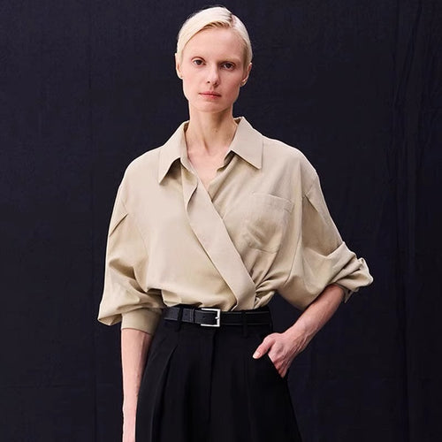 Blouse oversize pour femmes avec look enveloppant et poche poitrine pratique Chic & Stil
