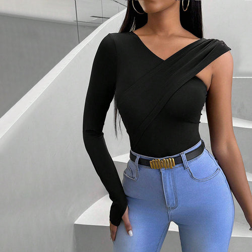 Body à manches longues pour femmes avec coupe asymétrique et design élégant en torsion Chic & Stil