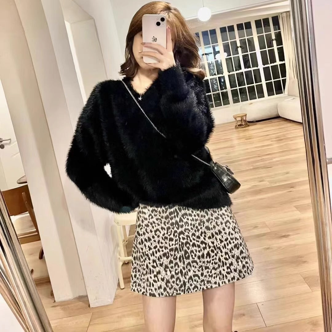 Pull en V pour femme en peluche avec un tissu doux et une coupe décontractée Chic & Stil