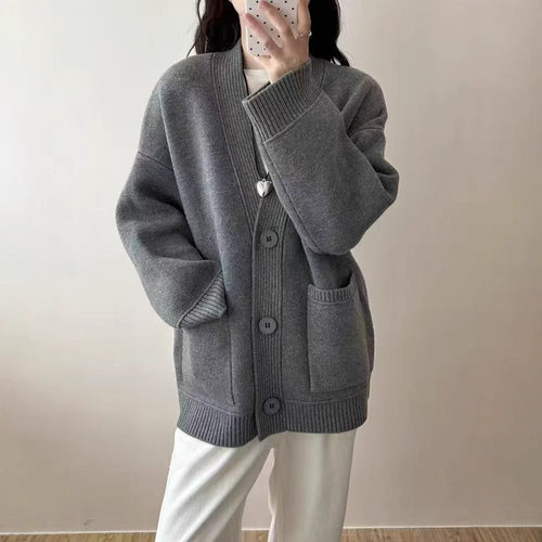 Cardigan en tricot décontracté pour femmes avec poches profondes et détails de boutons modernes Chic & Stil