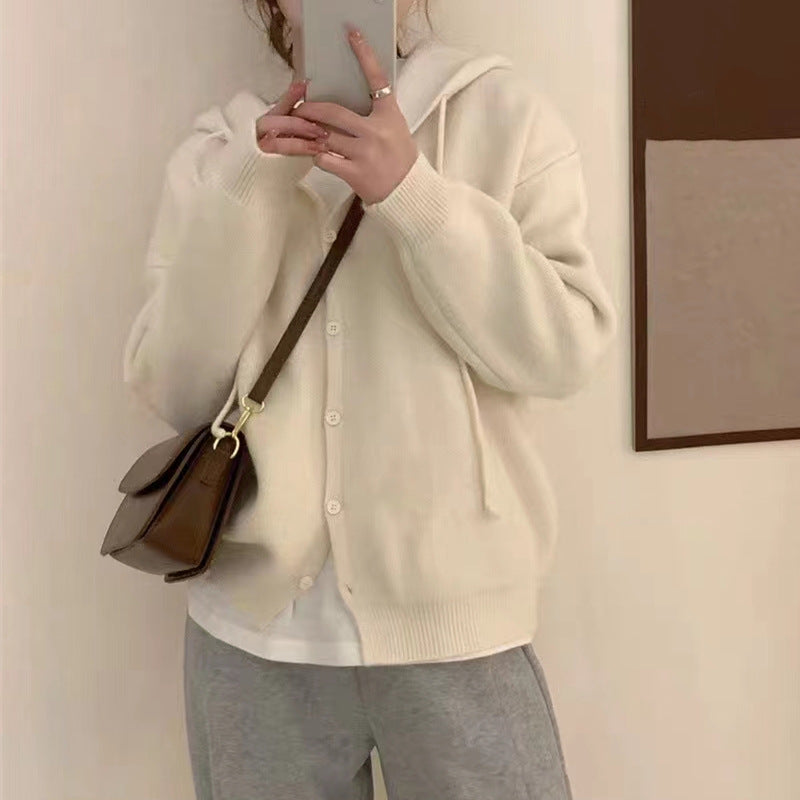 Cardigan pour femmes avec capuche et fermeture à boutons Chic & Stil