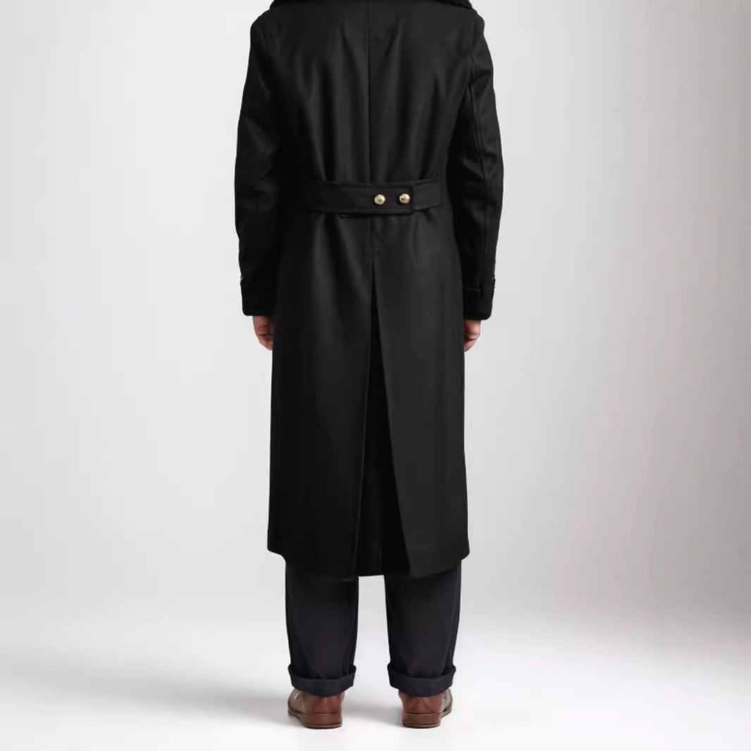 Elegant long coat for men with double-breasted closure and large lapels Lune London