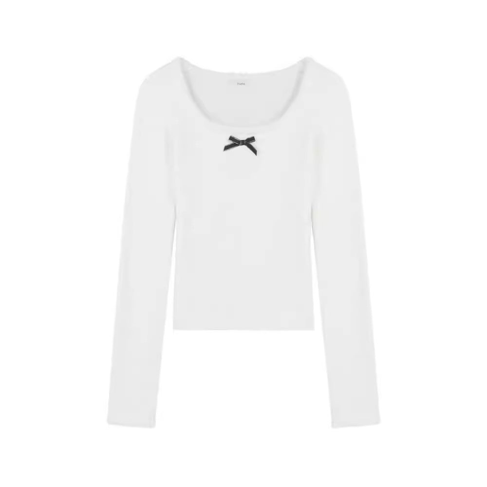 Women's long-sleeved top with delicate bow appliqué Chic & Stil