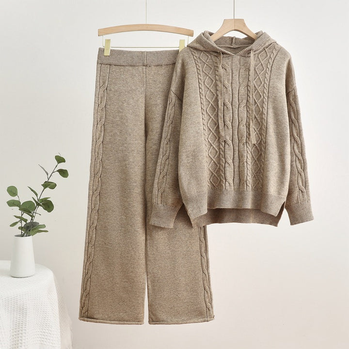 Lune London casual knitted loungewear set for women with hood and wide legs