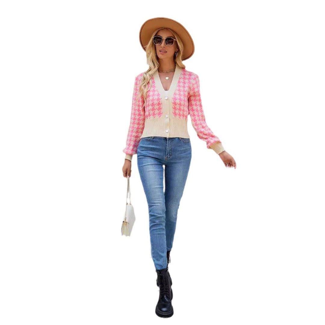 Cardigan féminin à la mode avec un motif pied-de-poule saisissant et fermeture à boutons Chic & Stil