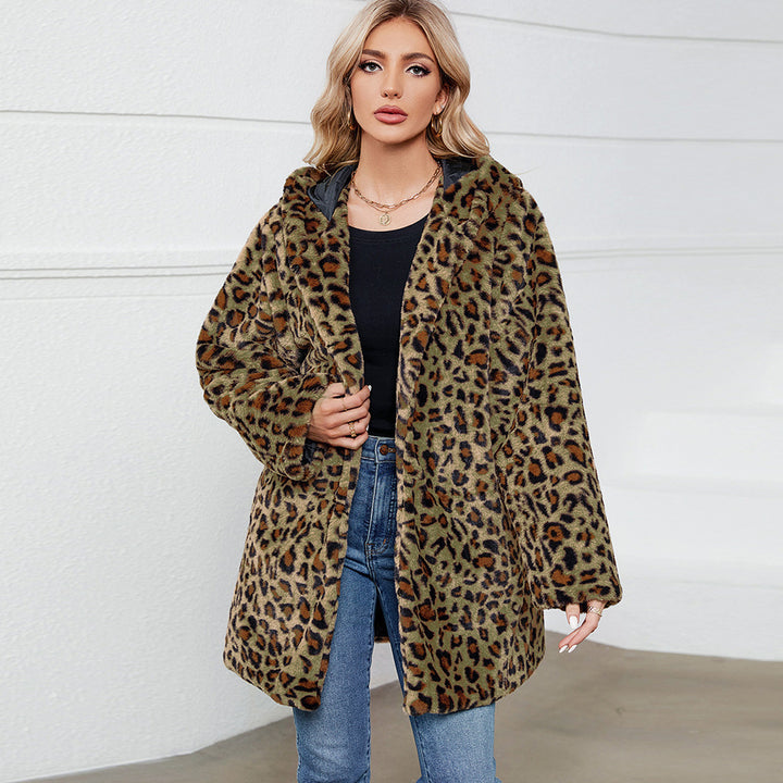 Women Cozy Jacket with a modern leopard pattern and comfortable pockets Lune London