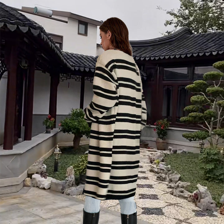 Casual ribbed cardigan for women with a modern striped pattern and an open cut Lune London