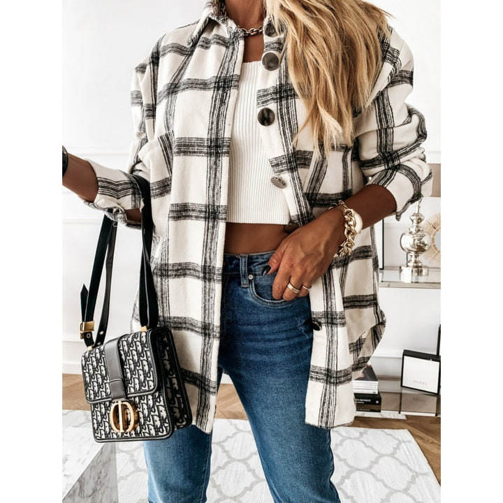 Transitional jacket for women with a trendy plaid pattern and comfortable chest pockets Lune London