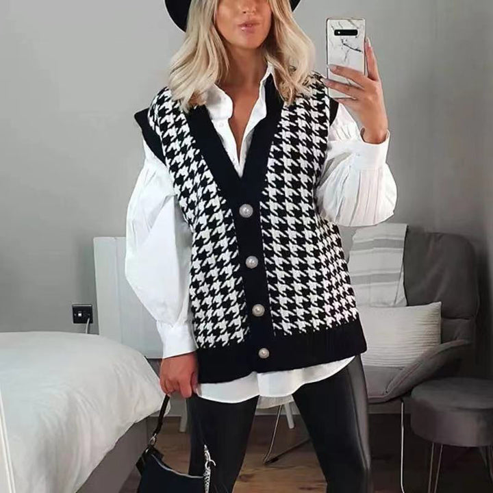 Sleeveless knit vest for women with a classic plaid pattern and decorative buttons Lune London