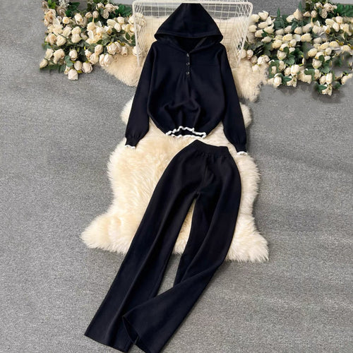 Comfortable Lounge Set for Ladies with Hood and Casual Cut Amarae