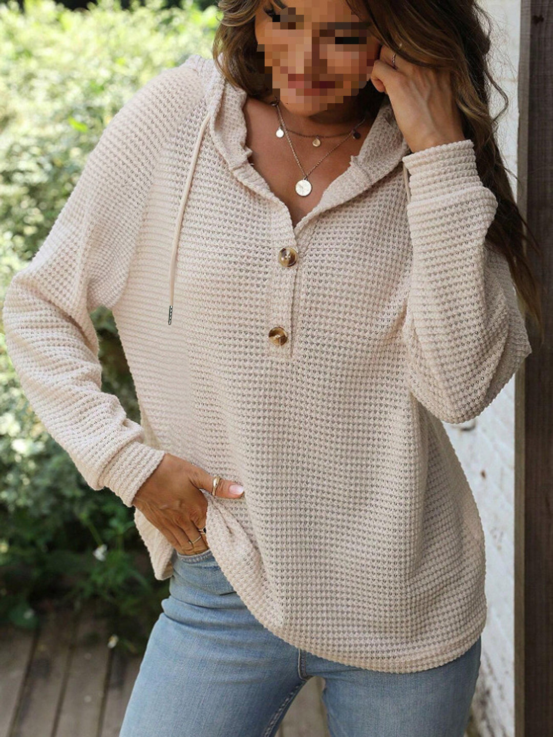 Casual hoodie for women with button details and structured fabric Lune London