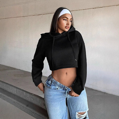 cropped sweatshirt for women with a relaxed fit and a hood Chic & Stil