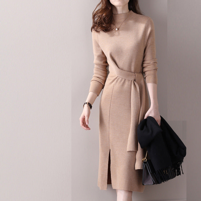 Robe enveloppante élégante pour femmes avec des détails en ribet et une fente sur le côté Chic & Stil