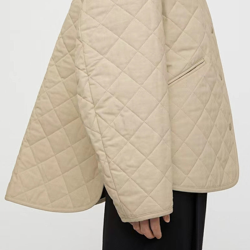 Quilted transitional jacket for women with practical pockets and round collar Lune London