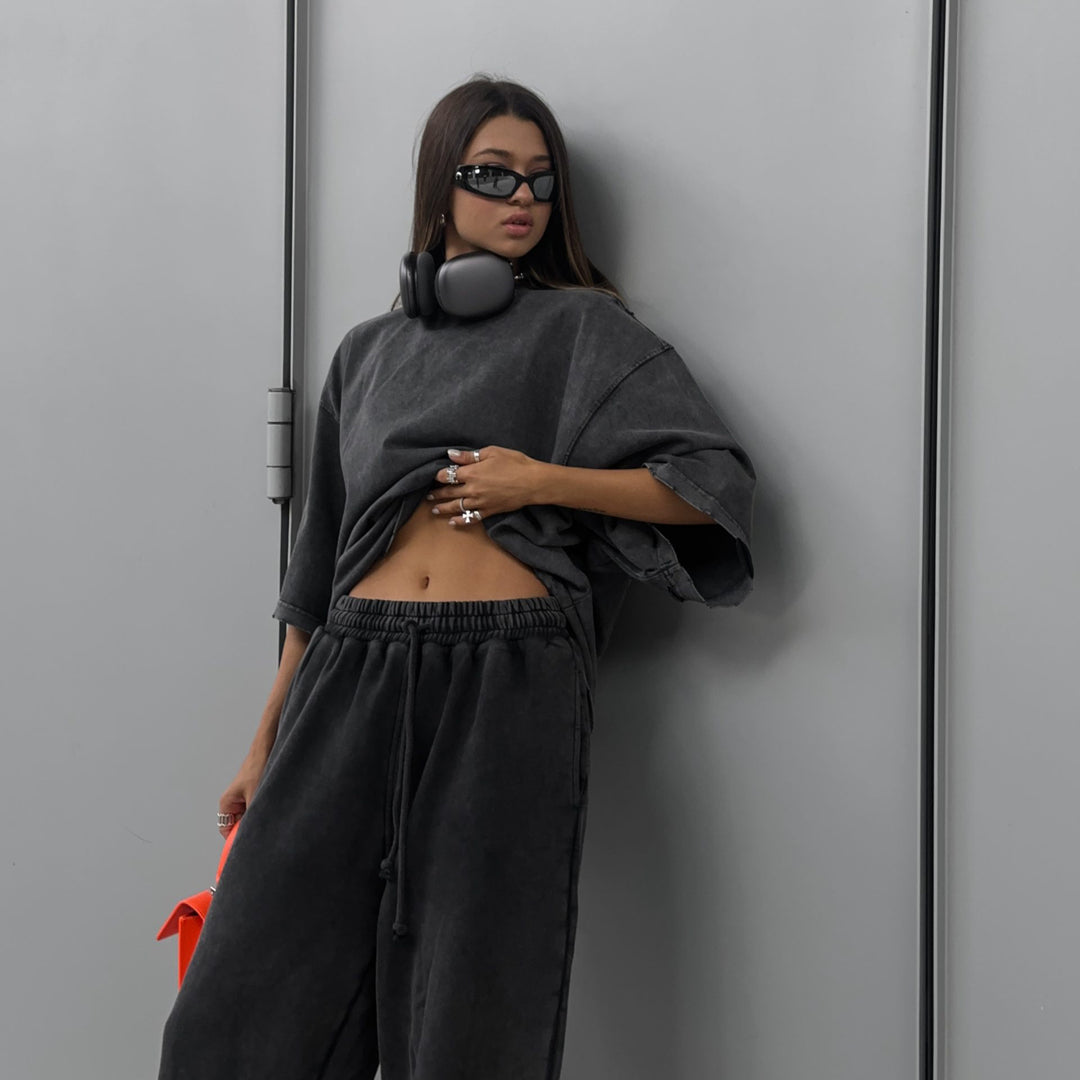 Oversized t-shirt for women with creative graphics and casual cut Lune London
