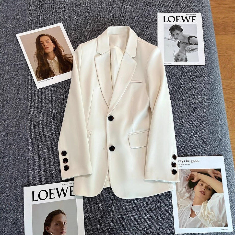 Blazer Élégant pour Femmes avec Une Coupe Tendance et Des Boutons Décoratifs Chic & Stil
