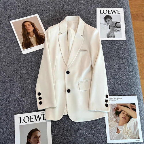 Blazer Élégant pour Femmes avec Une Coupe Tendance et Des Boutons Décoratifs Chic & Stil