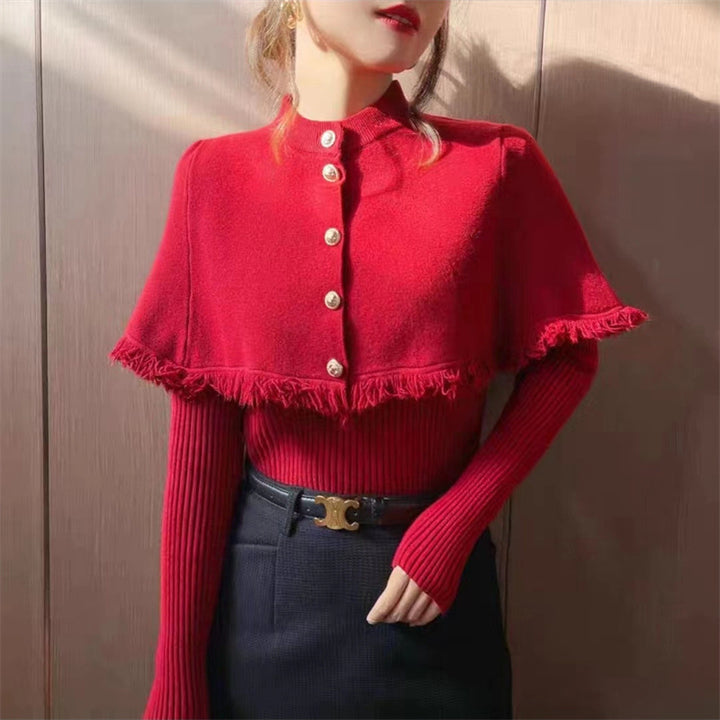 Top féminin à la mode avec un design à franges et des détails de boutons Chic & Stil