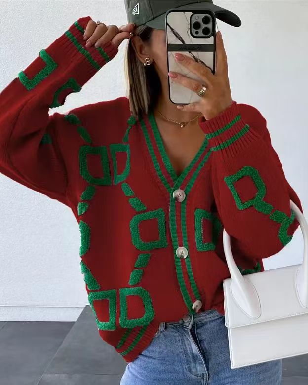 Cardigan féminin ludique avec motif coloré et détails de boutons Chic & Stil