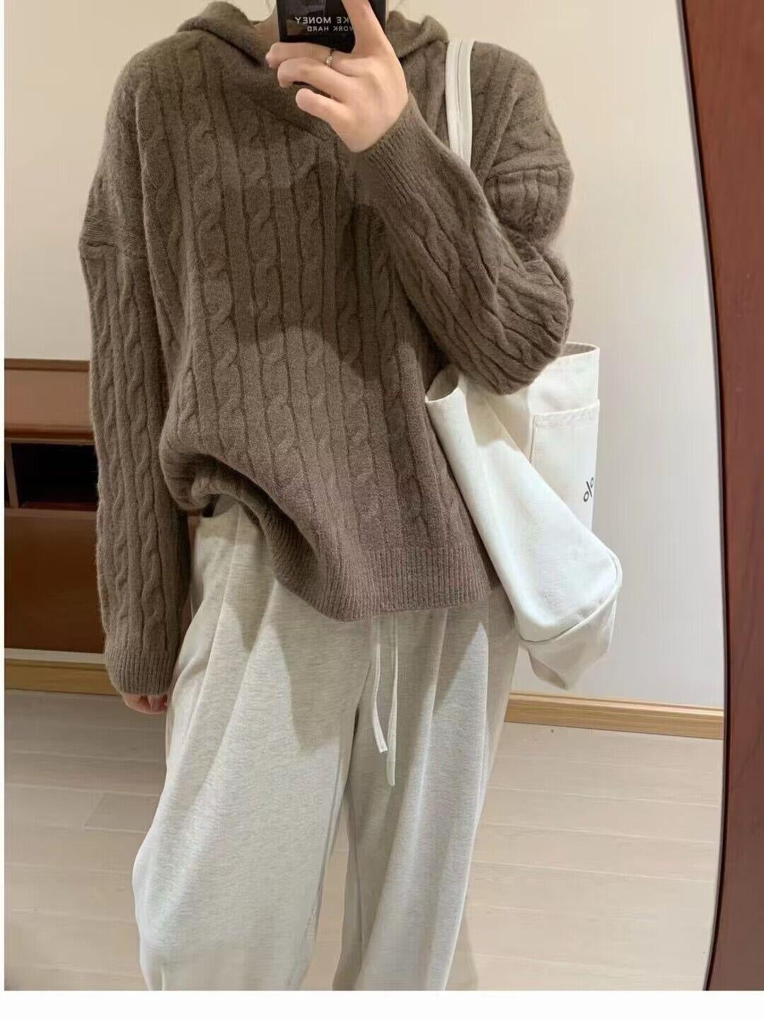 Pull en tricot épais pour femmes avec capuche et détails en côtes texturées Chic & Stil