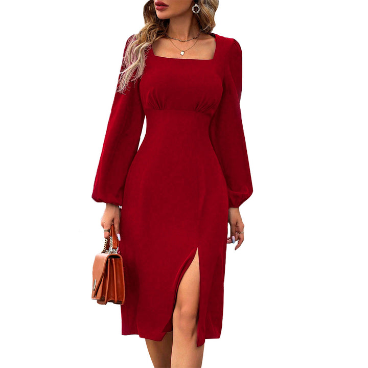 Robe de cocktail pour femmes avec de longues manches bouffantes et une fente haute Chic & Stil