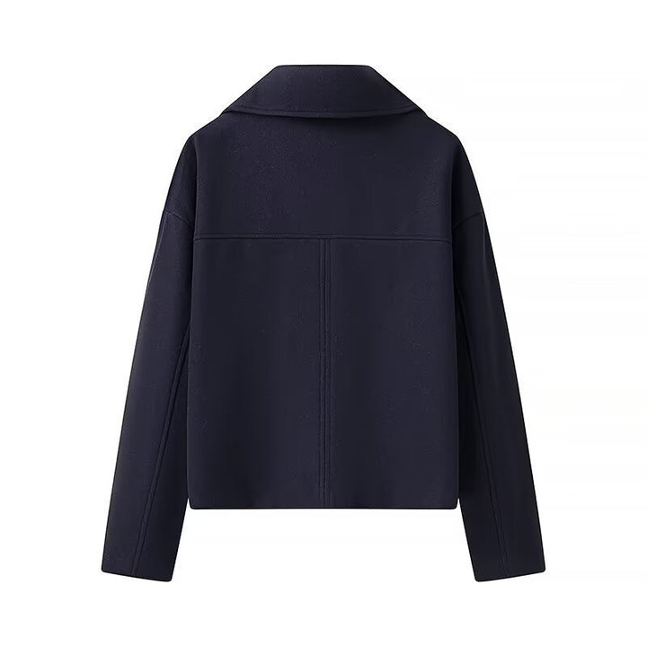 Veste courte tendance pour femmes en coupe décontractée avec patte de boutonnage double Chic & Stil