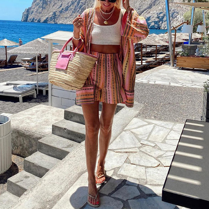 Tenue de plage décontractée pour femmes avec veste de type kimono et short Lune London