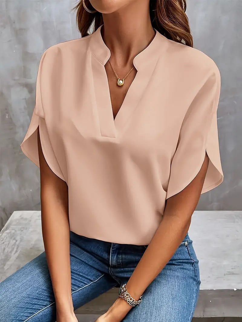Women's blouse with a relaxed fit and elegant details Lune London