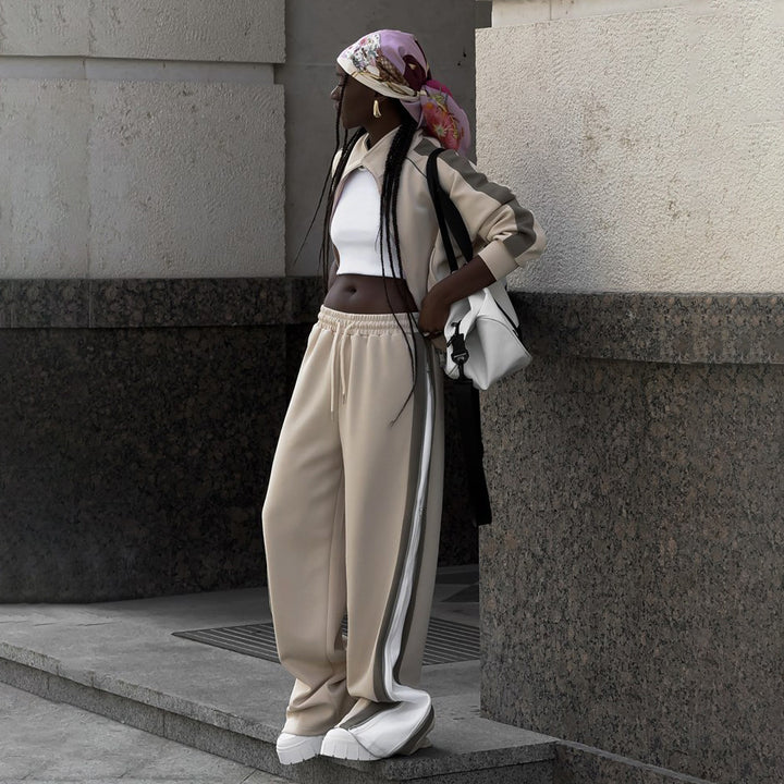 Sporty hooded jacket for women with a modern cut and contrasting details Lune London