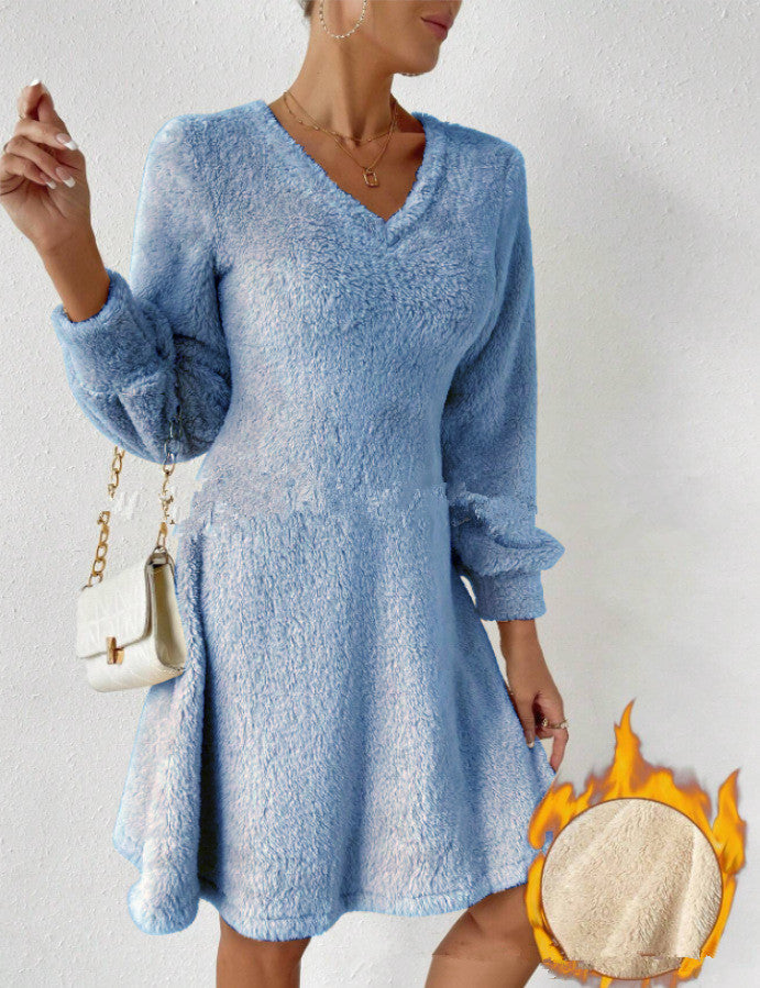 Fluid V-neck dress for women with long sleeves and soft fleece Lune London