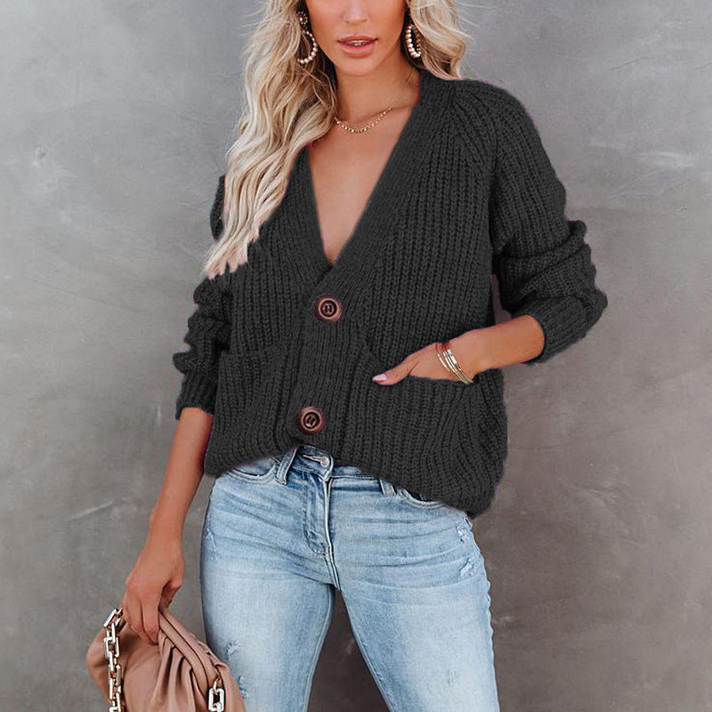 Women Cardigan with deep V-neck and practical pockets Lune London