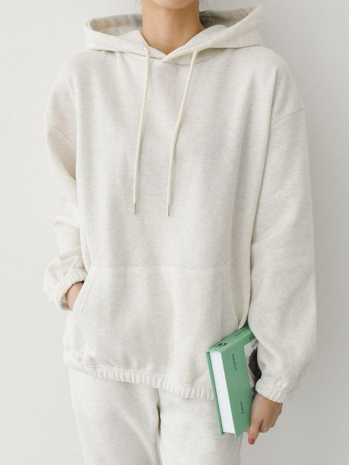 Women's casual hoodie and jogger set made of soft cotton blend with practical kangaroo pocket Chic & Stil