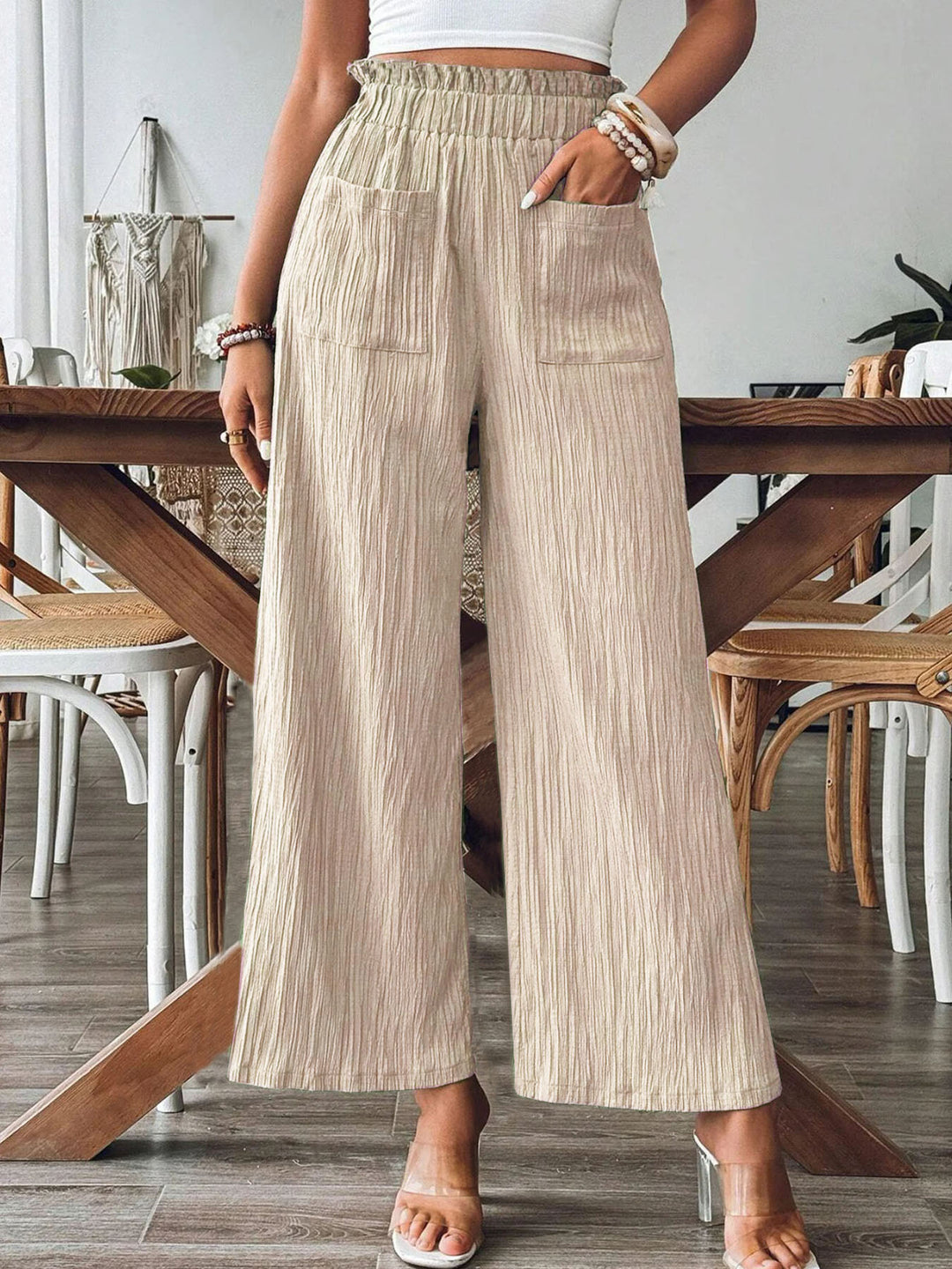 Loose linen pants for women with elastic waist and practical pockets Lune London