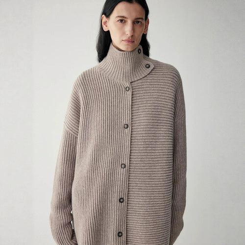 Cardigan femme en tricot épais avec col haut et patte de boutonnage Chic & Stil