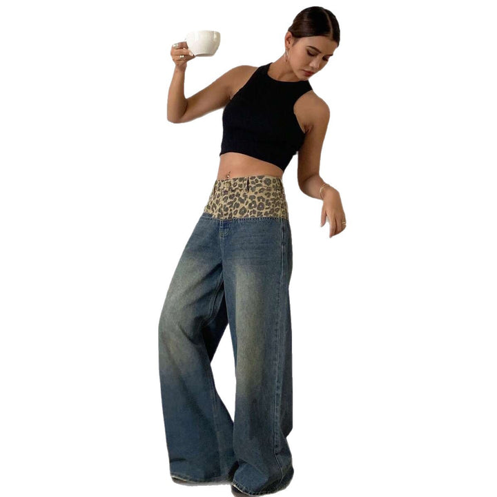 High-waisted women's jeans with loose fit in leopard Lune London
