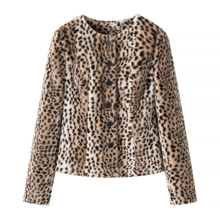 Women's short jacket made of faux fur with leopard print and continuous button placket Amarae
