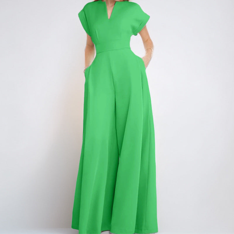 Combinaison large élégante pour femmes avec des manches courtes et un décolleté plongeant Chic & Stil