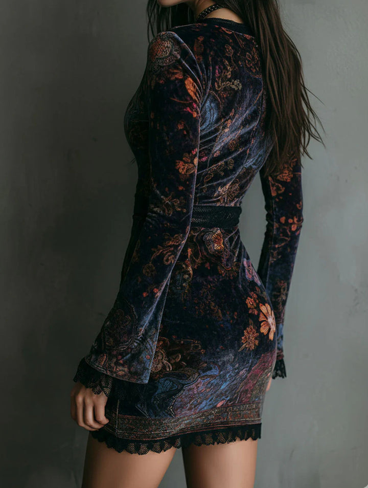 Robe mini femme avec décolleté en V profond et motif floral Chic & Stil