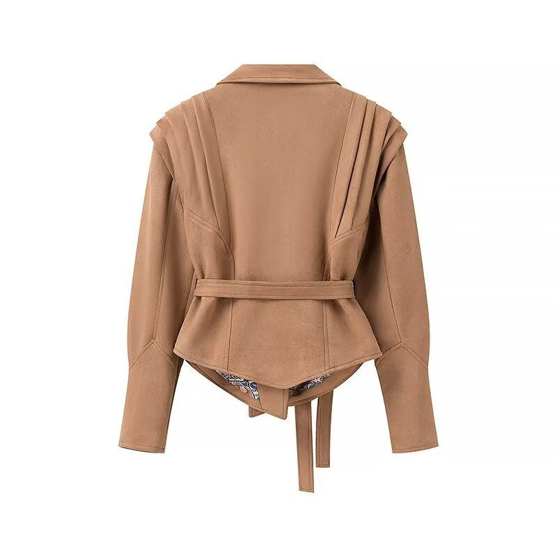 Veste en daim pour femmes avec ceinture et détails élégants aux épaules Chic & Stil